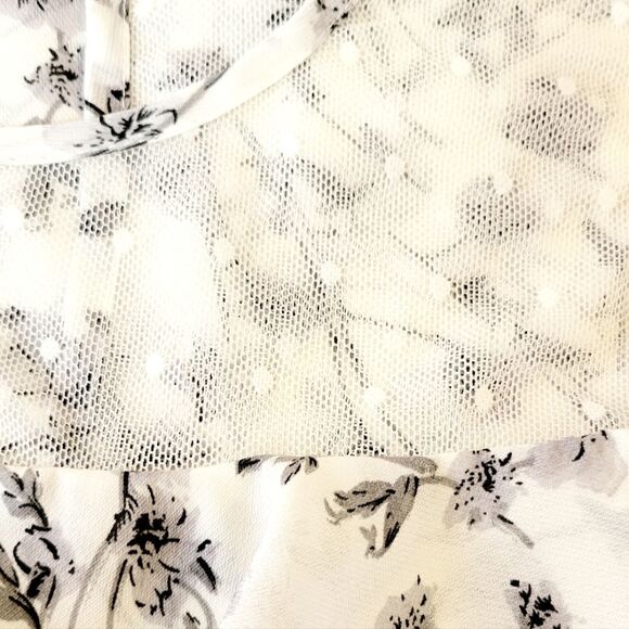 Entro White & Gray Floral Ruffle Lace Keyhole Sleeveless Sheer Blouse Size L - Picture 6 of 8